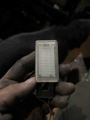 Плафон подсветки багажного отсека 8972943 GM
