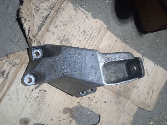 Кронштейн подушки (опоры) двигателя, левой 8D0199307L VAG