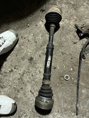 Полуось передняя, правая 8D0407452AX VAG