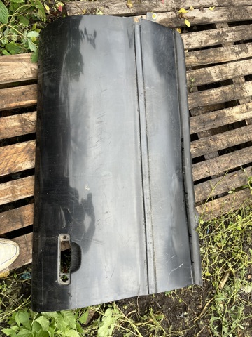 Пассажирская передняя дверь 8D0831052A VAG