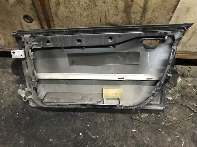 Пассажирская передняя дверь 8D0831052B VAG