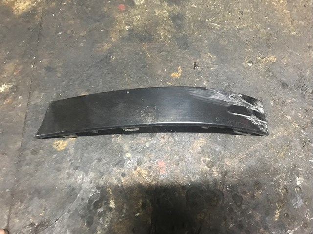 Накладка под задний фонарь, правый 8D0945102 VAG