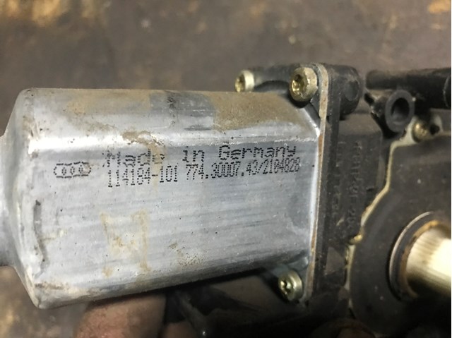 VAG 8D0959802F Мотор стеклоподъемника двери передней правой в наличии Кривой Рог