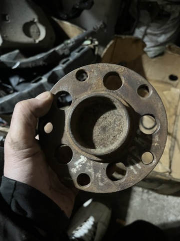 Ступица задняя (шпиндель) Audi A6 C4