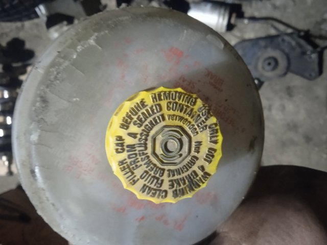 Бачок тормозной жидкости Ауди А6 C4