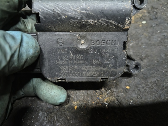 Мотор заслонки печки 8E1820511D VAG