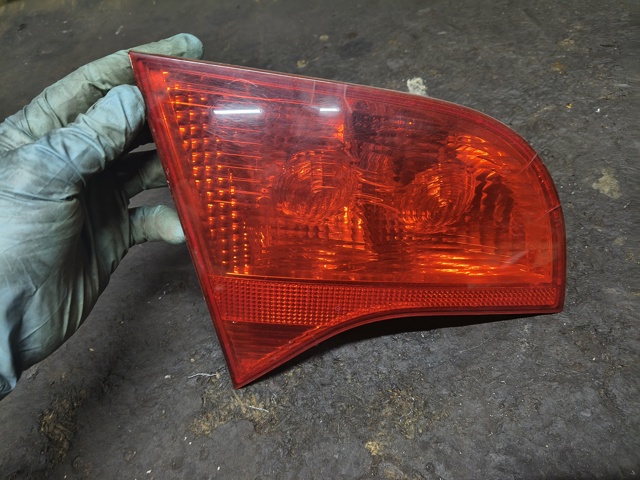 Задняя левая внутренняя фара 8E9945093 VAG
