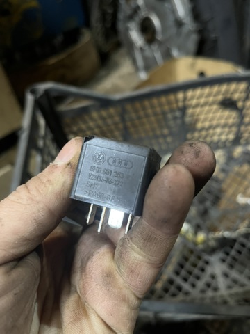 Многофункциональное реле 8K0951253 VAG