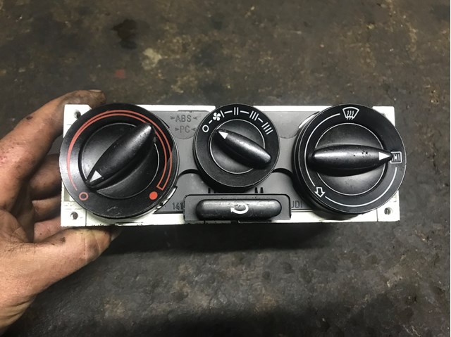 Блок управления режимов отопления 8L0819045A VAG
