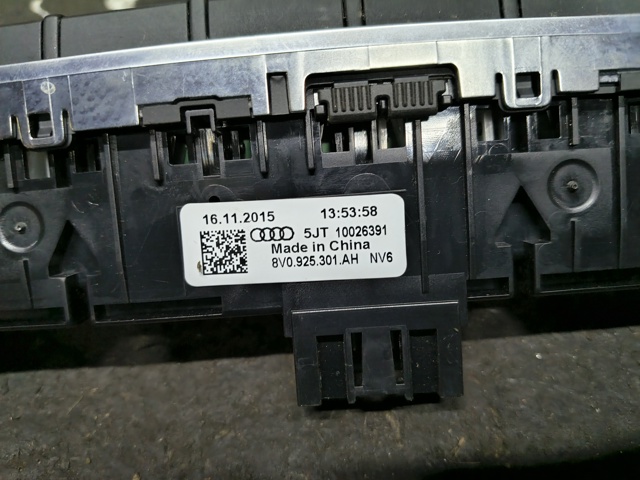 VAG 8V0925301AH Блок кнопок центральной консоли в наличии Днепр