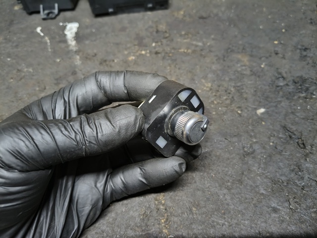 Регулятор зеркал 8V0959565D VAG
