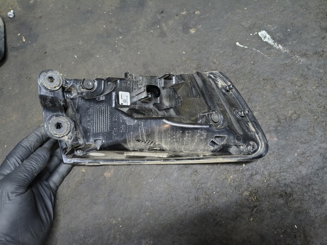 8V5945096C VAG Фонарь задний правый внешний купить в Ирпень