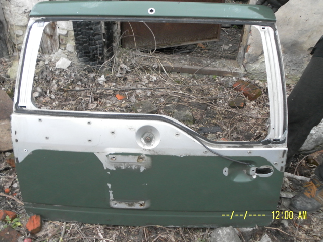 Дверь задняя багажная 901000X032 NISSAN