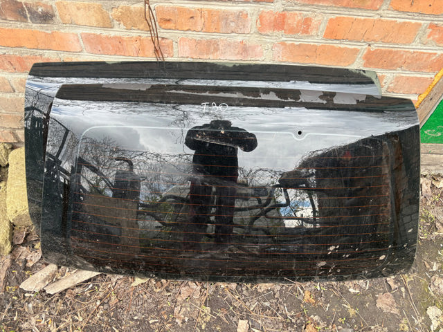 Окно двери задка 903008H300 NISSAN