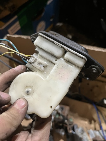 NISSAN 90502CY00A Замок крышки багажника (двери 3/5-й задней) в наличии Житомир