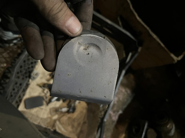 Заглушка бампера буксировочного крюка 90597516 GM