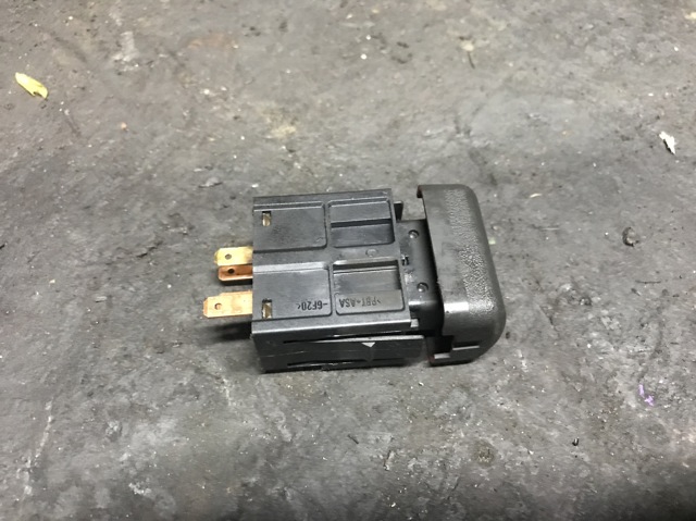GM 9104489 Кнопка аварийки в наличии Полтава
