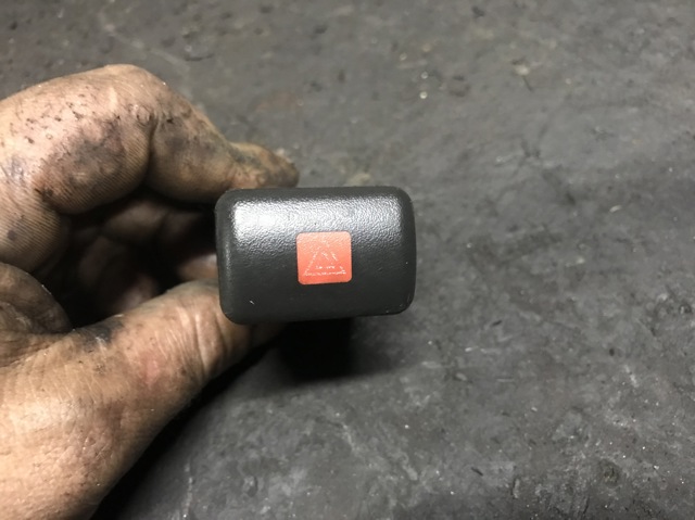 Кнопка аварийки 9104489 GM