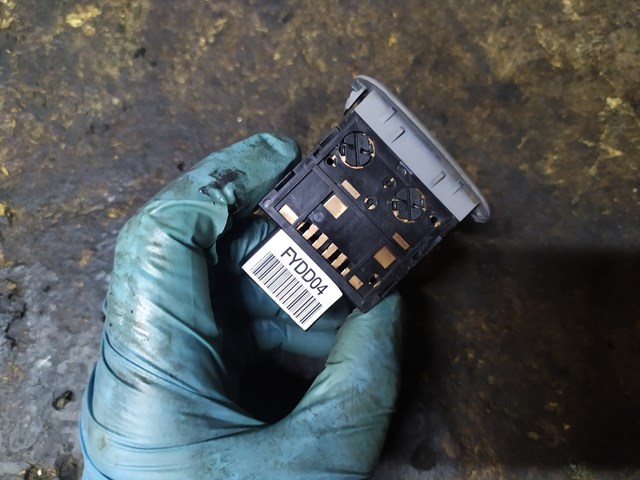 HYUNDAI 935503E000 Кнопка салона привода крышки багажника (двери 3/5-й (ляды) в наличии Черкассы