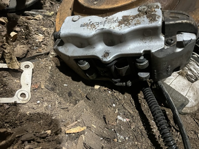 Суппорт тормозной, передний, правый 95535142233 PORSCHE