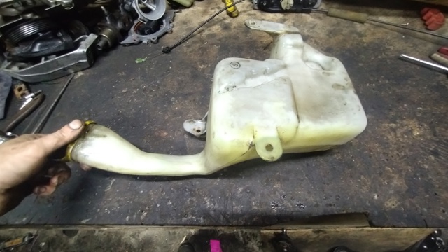Бачок стеклоомывателя 95AG17618AA FORD