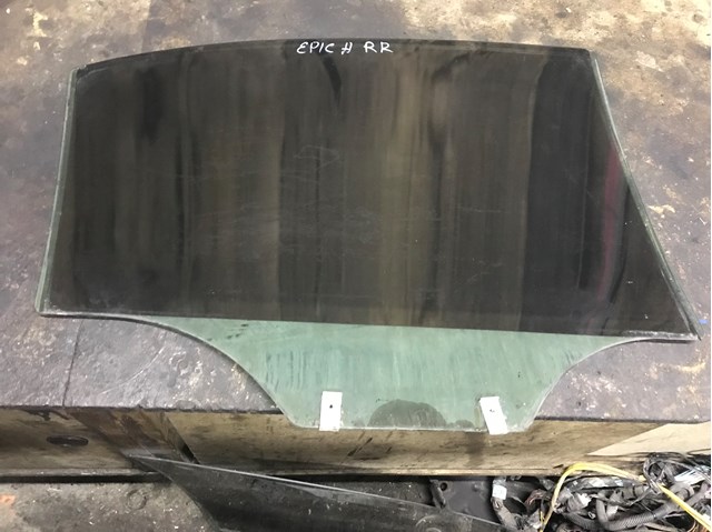 Стекло задней правой двери 96635876 GM