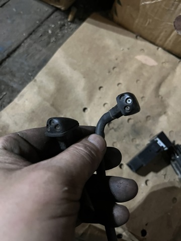 Сопло омывателя лобового стекла левое 986303E100 HYUNDAI