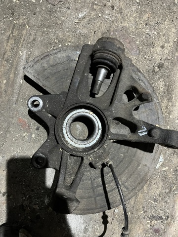 Цапфа поворотного кулака A1633500208 MERCEDES