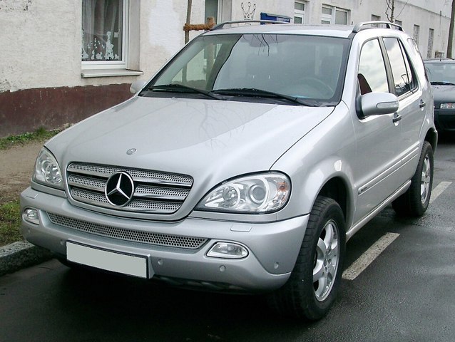 Стекло двери передней правой A1637200218 MERCEDES