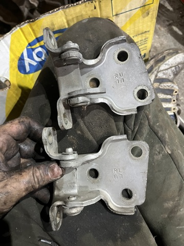 ALR7862 LAND ROVER Петля двери передней правой купить в Львов