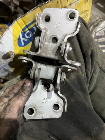Петля двери задней левой ALR7865 LAND ROVER