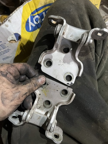 ALR7865 LAND ROVER Петля двери задней левой купить в Львов