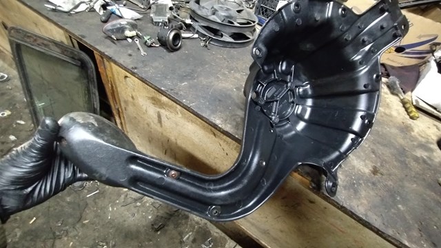 BHU490010 LAND ROVER Кронштейн запасного колеса купить в Житомир