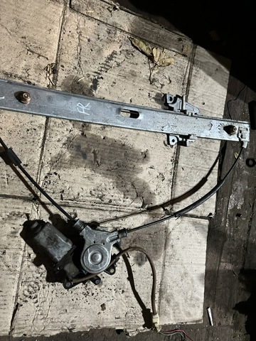 Мотор стеклоподъемника двери передней, правой CB075858X MAZDA