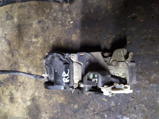 Замок задней правой двери  CB0772310D MAZDA
