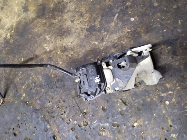 Замок двери задней левой CB0773310D MAZDA