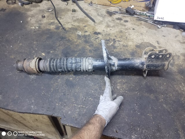 Стойка задняя, левая CB8028900 MAZDA