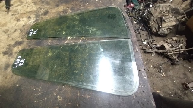 Стекло-форточка двери, задней, левой CVB101670 LAND ROVER