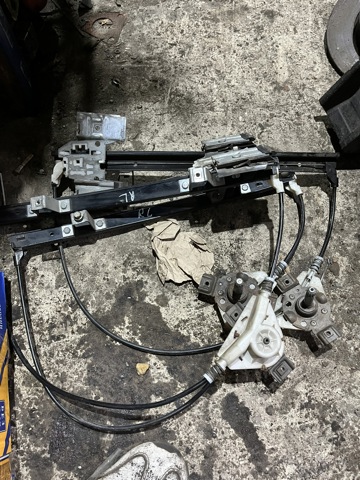 Механизм стеклоподъемника двери задней, левой CVH101212 LAND ROVER