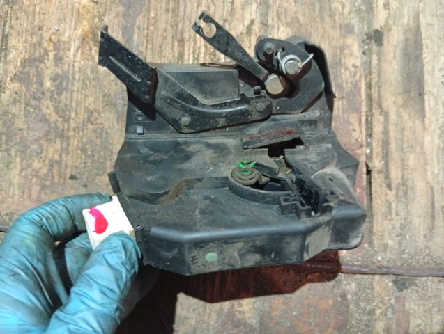 LAND ROVER CWC000071 Замок водительской двери в наличии Одесса
