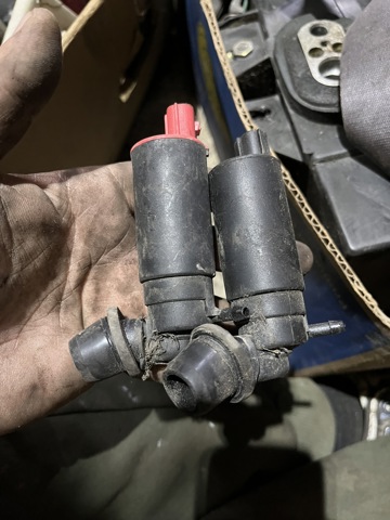Насос бачка обмывателя DMC100550 LAND ROVER