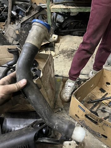 Горловина бачка омывателя DMF500031 LAND ROVER