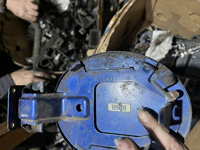 MAZDA G21B42410C Лючок бензобака (топливного бака) в наличии Чернигов