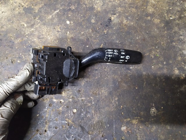 Подрулевой правый переключатель  GE4T66128 MAZDA