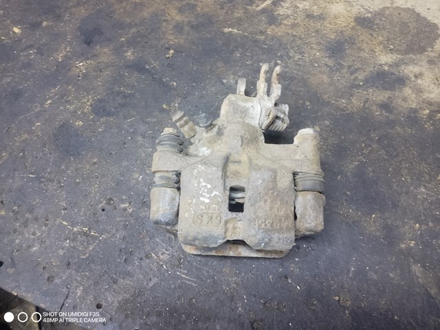 Задний левый суппорт Mazda 626 V