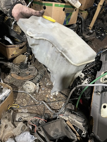 Водяной бачок омывателя стекла GJ5A67481B MAZDA