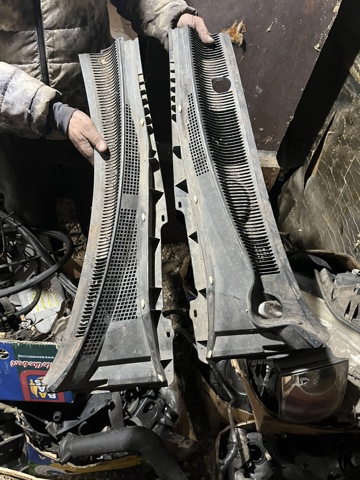 Водосток лобового стекла, жабо GJ6A507R0D MAZDA