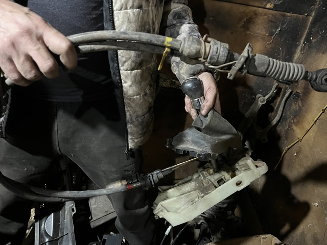 Трос переключения передач, сдвоенный GJ6F46500E MAZDA