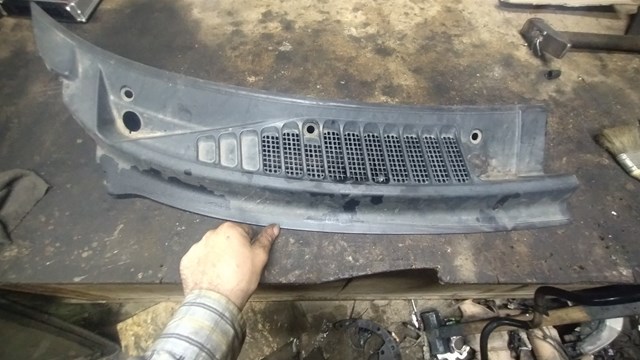 Водосток лобового стекла, жабо JAG100240 LAND ROVER