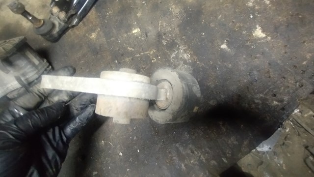 KHC500080 LAND ROVER Кронштейн (траверса) заднего редуктора задняя правая купить в Львов